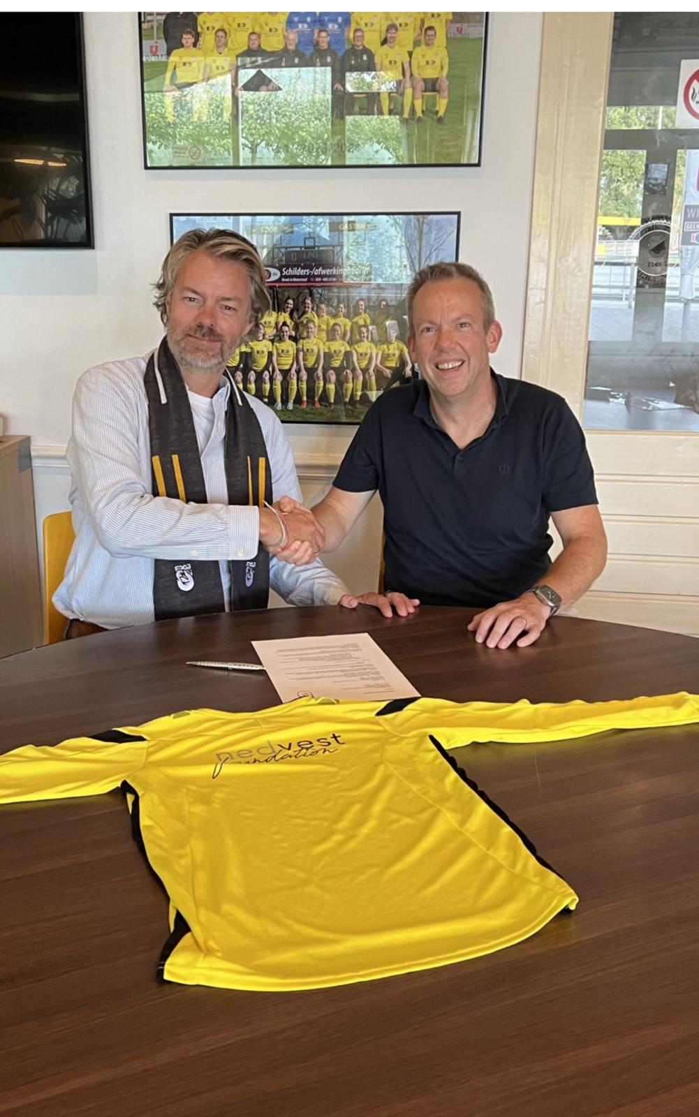 Nieuwe jeugd-hoofdsponsor én nieuwe shirts