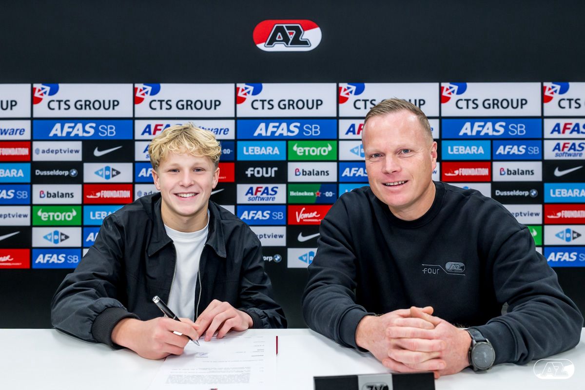 Julian Sijbrands tekent eerste profcontract bij AZ